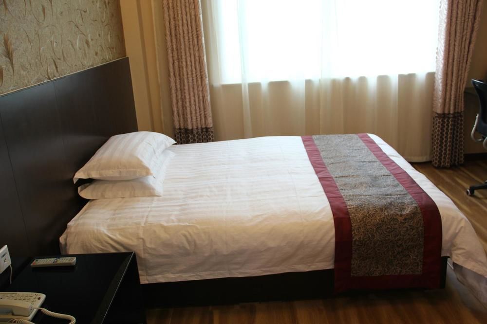 Super 8 Hotel Цзінань Екстер'єр фото