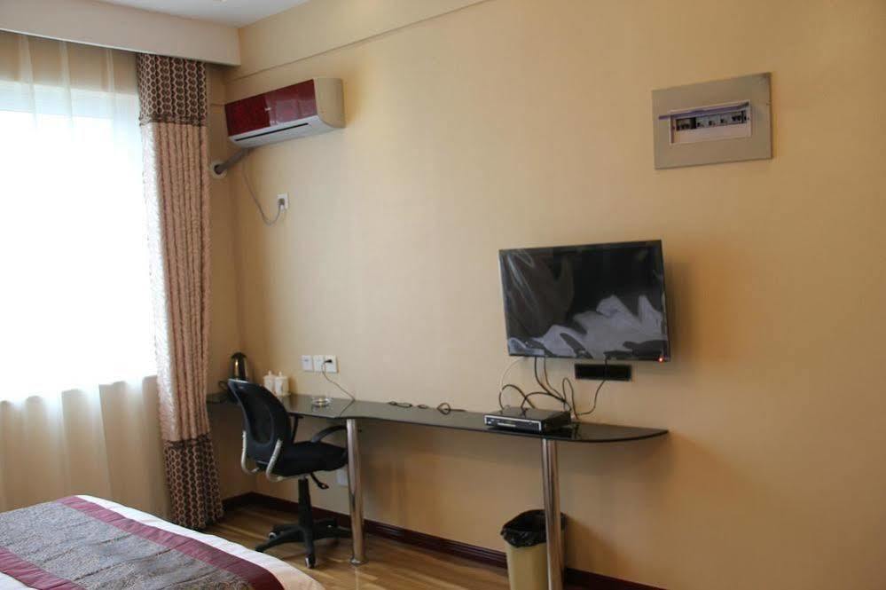 Super 8 Hotel Цзінань Екстер'єр фото